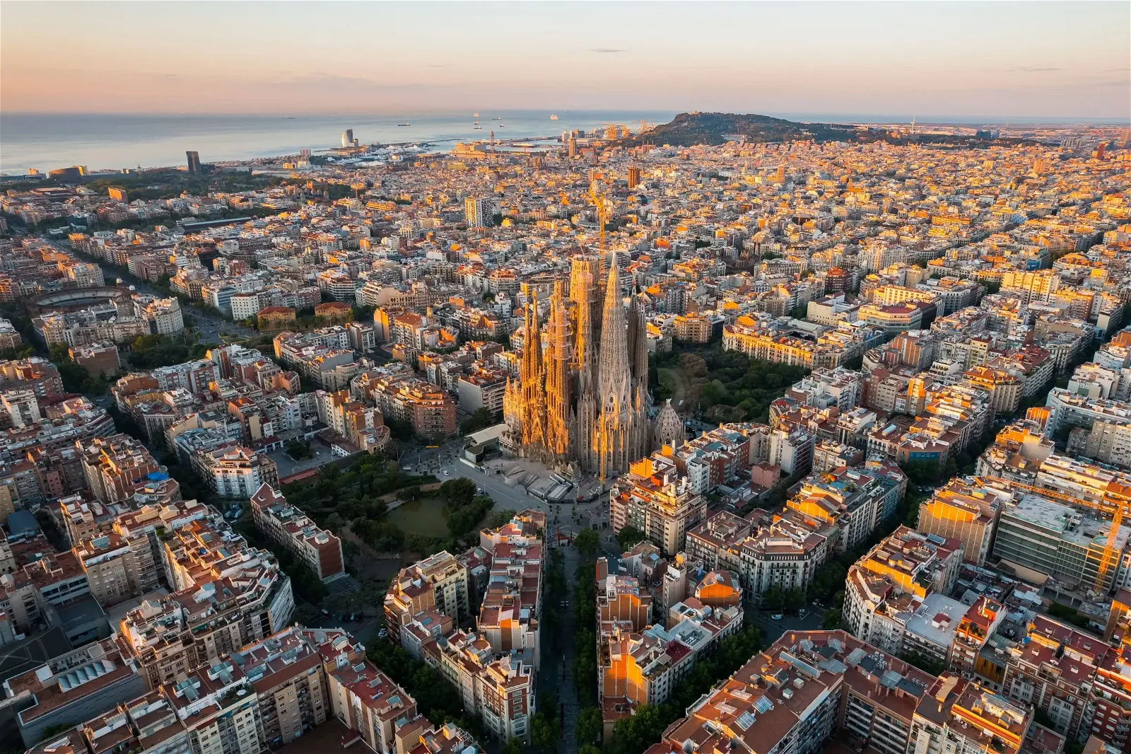 Cosas que hacer en Barcelona para parejas: un paseo romántico por la Ciudad Condal